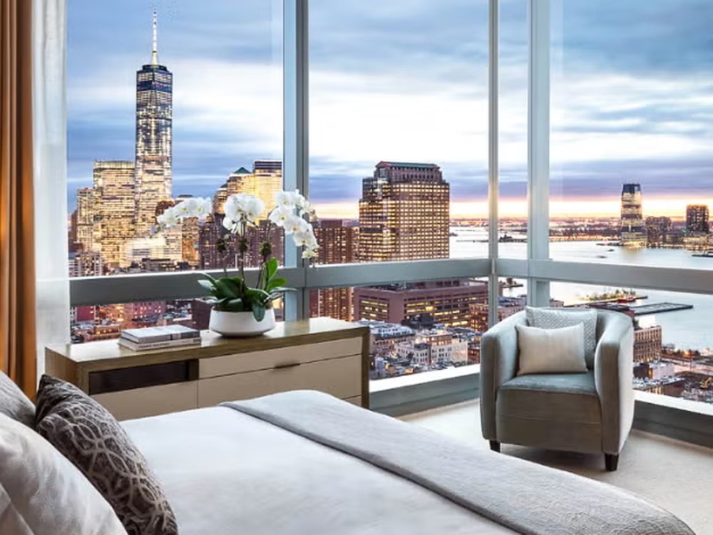 Quarto de hotel de luxo com vista para o horizonte de Nova York